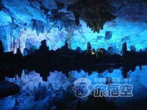 水墨画 棚田 と 少数民族 桂林 龍勝